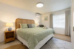 Overhanging Ocean! 1 Bed heaven! - Image 4