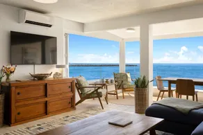 Overhanging Ocean! 1 Bed heaven! - Image 5