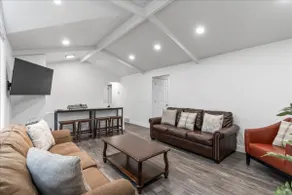 4 Bdrm 6 Bed Clean Pet Friendly HotTub New Kitchen - Image 2