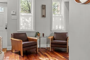 Clean Cozy Comfort - Short Drive to Stadiums - Image 2