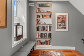 Clean Cozy Comfort - Short Drive to Stadiums - Image 5