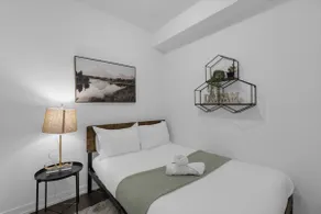 Spacious 3BR - Free Parking - 5 min walk to Subway - Image 4