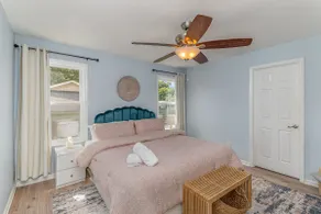 Relaxing Belmont Escape, 4BR, Pet Friendly - Image 5