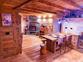 JOIVY Modern family chalet with stunning mountain views - Image 2