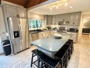 Renovated Large House Sleeps 21 [Tranquil Retreat] - Image 4