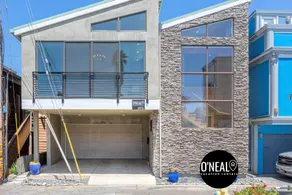4 Bedroom Luxury in Capitola Village w/ parking! - Image 3