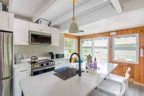 Spacious 3BR Sunset Island Beach House - Image 3