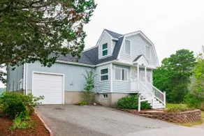 Spacious 3BR Sunset Island Beach House - Image 4
