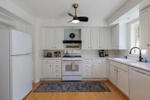 Family & Pet Friendly Spacious Home! [Sweet Spot] - Image 4