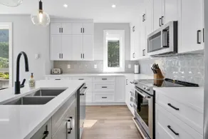 Corner Unit + Water Views & Easy Beach Access. - Image 2