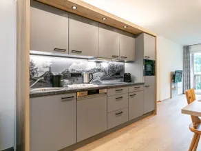 Stylish apartment with south-west-facing balcony - Image 5