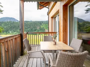 Stylish apartment with south-west-facing balcony - Image 3