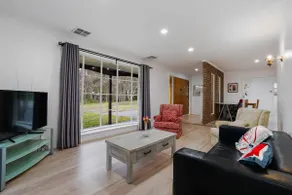 Tree-Lined Donvale Nature Family Getaway - Image 3