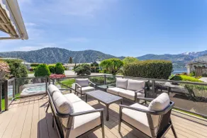 Stunning views, private hot tub, walk everywhere - Image 4