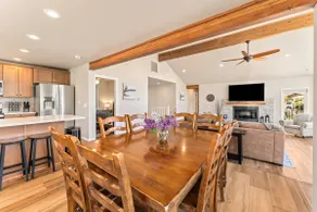 Stunning views, private hot tub, walk everywhere - Image 5