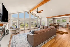 Stunning views, private hot tub, walk everywhere - Image 2