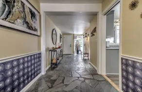 Amazing Views, Skiing Nearby and Amenities Galore! - Image 5