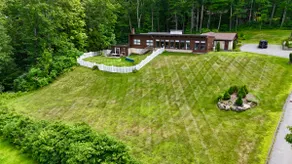 Amazing Views, Skiing Nearby and Amenities Galore! - Image 2