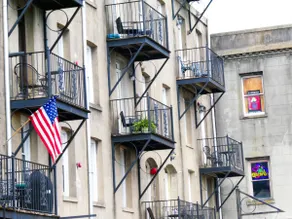 Lowden - River Street Views, 2 Balconies, Parking - Image 4