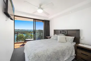 Oceanfront 2-Bedroom Coastal apartment - Image 5