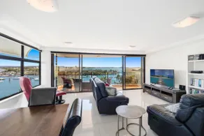 Oceanfront 2-Bedroom Coastal apartment - Image 4