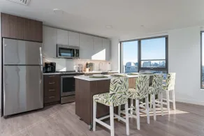 Central Upscale Condo w/Gym, Office & Parking - Image 4