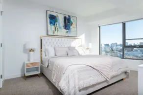 Central Upscale Condo w/Gym, Office & Parking - Image 3