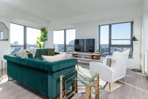 Central Upscale Condo w/Gym, Office & Parking - Image 5