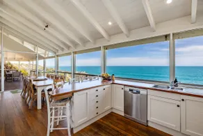 St Helens - Absolute Ocean Frontage - 1 The Strand Port Elliot- Linen Included - Image 5