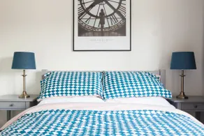 Large Balcony Apartment | Free Parking - Image 3