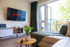 Large Balcony Apartment | Free Parking - Image 2
