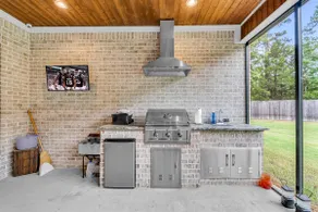 Ridge's Way, Modern Large Home - Image 4