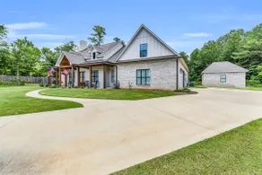 Ridge's Way, Modern Large Home - Image 2