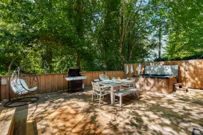 Hank's Hideaway - Image 5