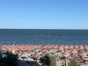 Three-room apartment with sea and beach view - Image 3
