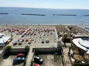 Three-room apartment with sea and beach view - Image 5