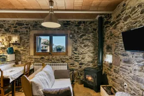 Country Cottage 'La Rústica' with Mountain Views, Shared Garden and Wi-Fi - Image 3