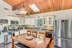 1 Mi to Lake Crestline Cabin with Private Hot Tub - Image 2