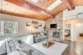1 Mi to Lake Crestline Cabin with Private Hot Tub - Image 5
