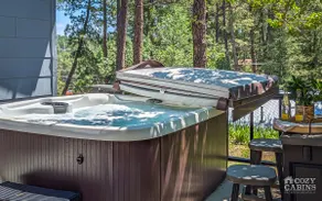 Yvonnies-Super Cool Convenient Comfy & Renovated Cabin - Image 4