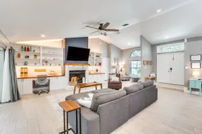 Screened Lanai + Fenced Yard: Luxe Orlando Home - Image 4