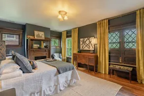 Akrons Werner House Historic 4 Bedroom Luxury - Image 3