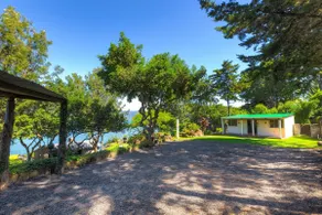 Luxurious Lake Front Property/Families/Couples - Image 2