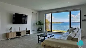 Tranquillity on the Lake, Absolute Lakefront With Pool - Image 3