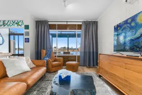 Stunning Lake View Townhouse-Dream Staycation - Image 4