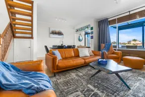 Stunning Lake View Townhouse-Dream Staycation - Image 3