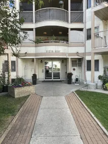 Cozy Condo close to LRT, Stadium and Expo Center. - Image 5