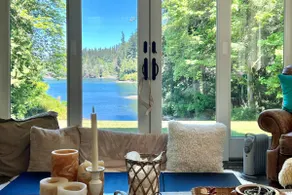 Bayfront PNW Lodge: Dock, Pickleball & Guest House - Image 2