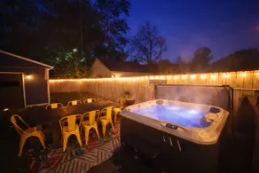 Hot Tub + Walk to Broad Ripple | Bikes | King Bed - Image 4