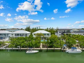 Emerald Oasis Deluxe Waterfront Gem, Heated Pool with Dock - Image 3